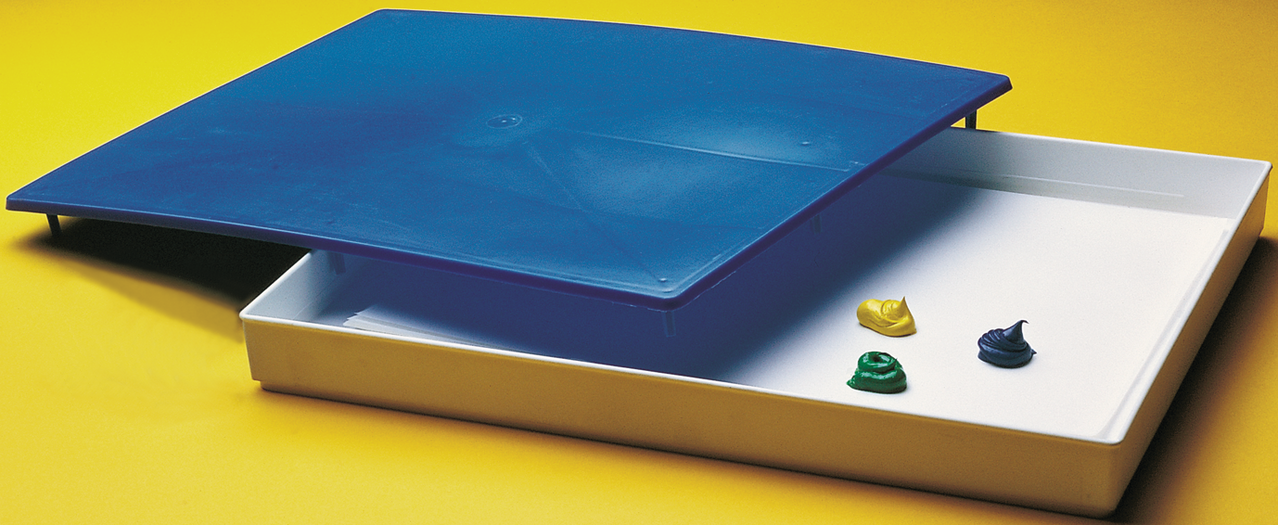 An air-tight plastic container designed to retain artist oils and acrylics in workable condition for extended periods of time.